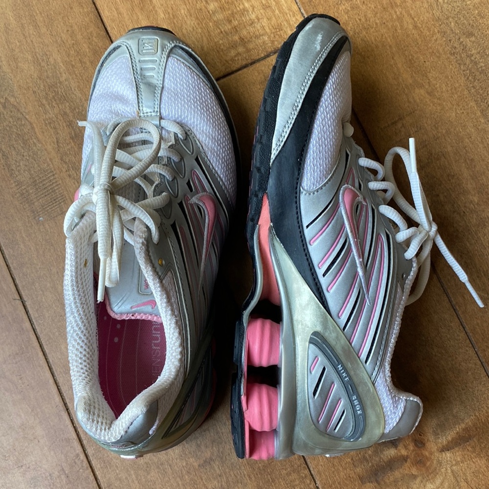 Nike Shox womens black/white/pink. Us size 7